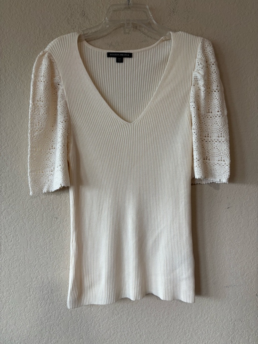 Boston Proper V-neck sweater ribbed knit contrasting crochet sleeves L